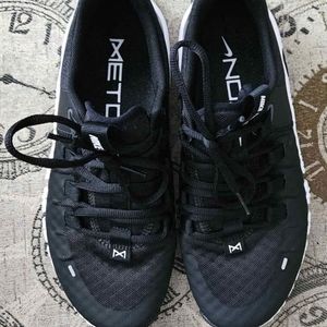 Womens Nike Free-form tennis shoes